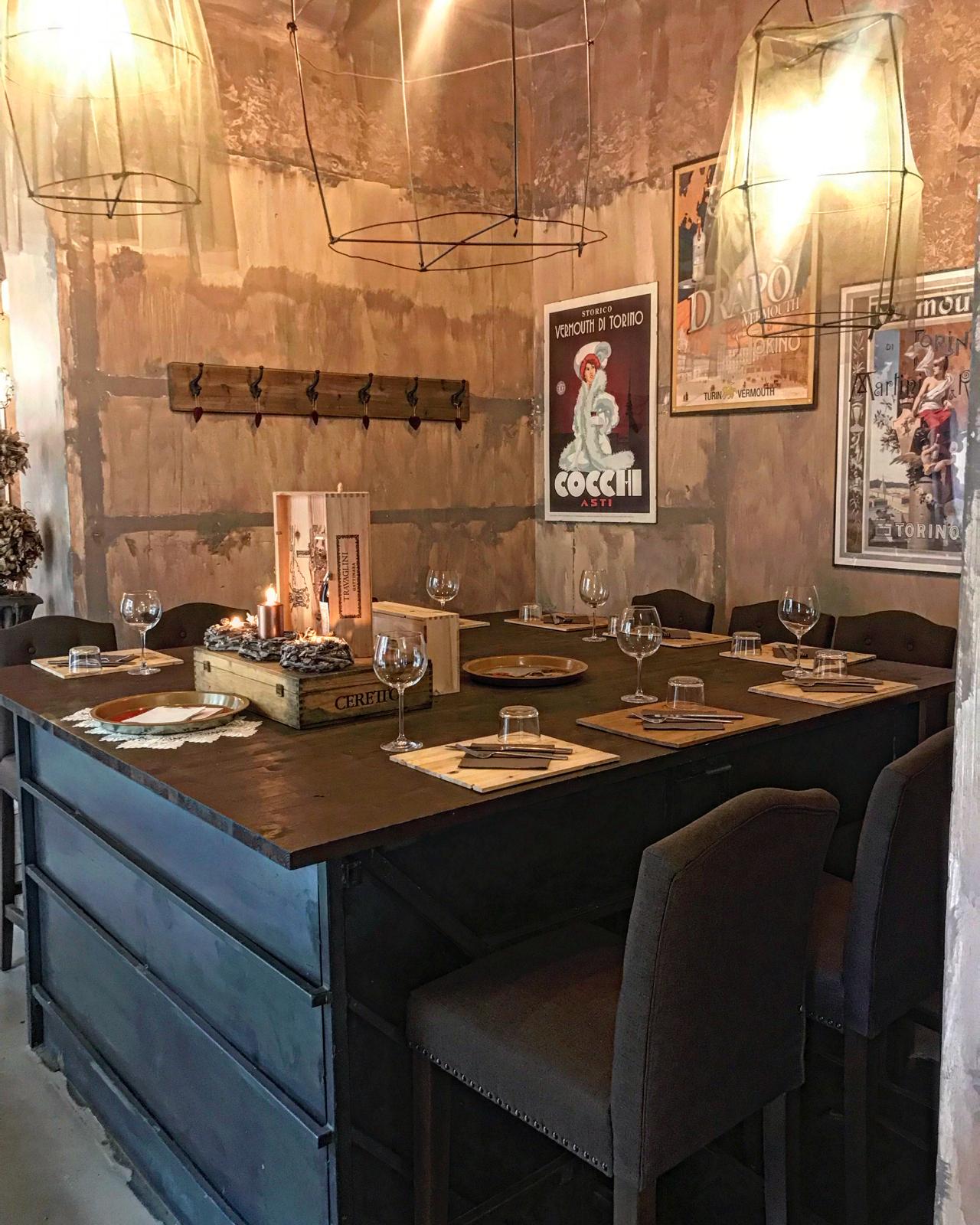 Il tavolo conviviale di Casa Piemonte